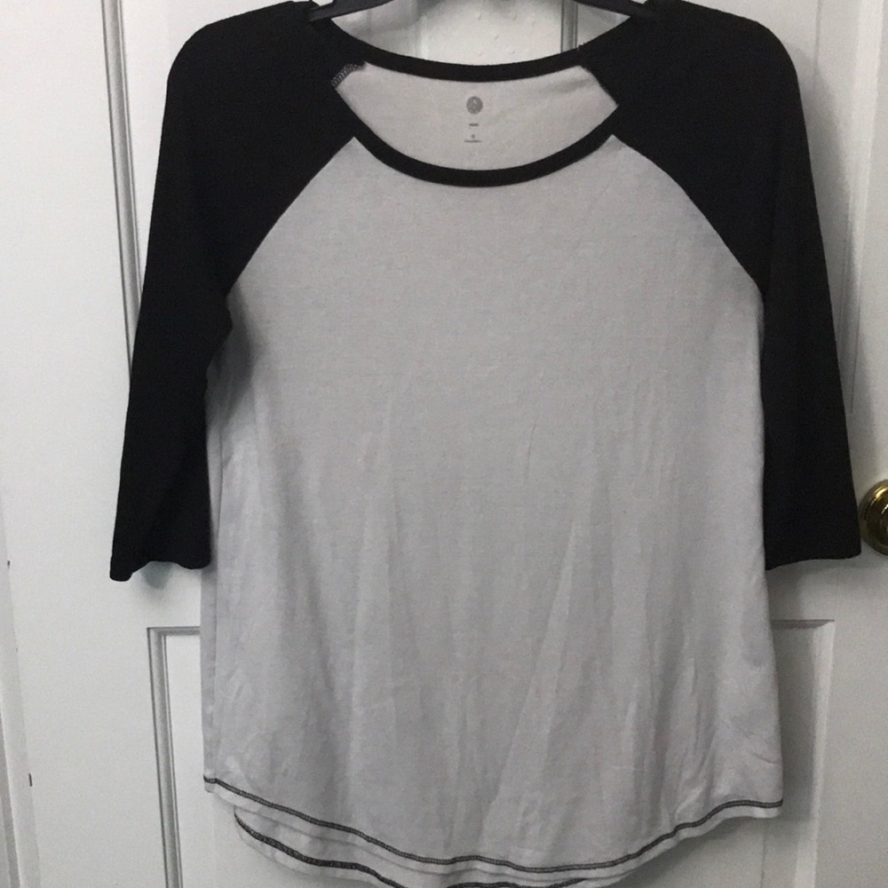 Black And White Shirt/T-Shirt